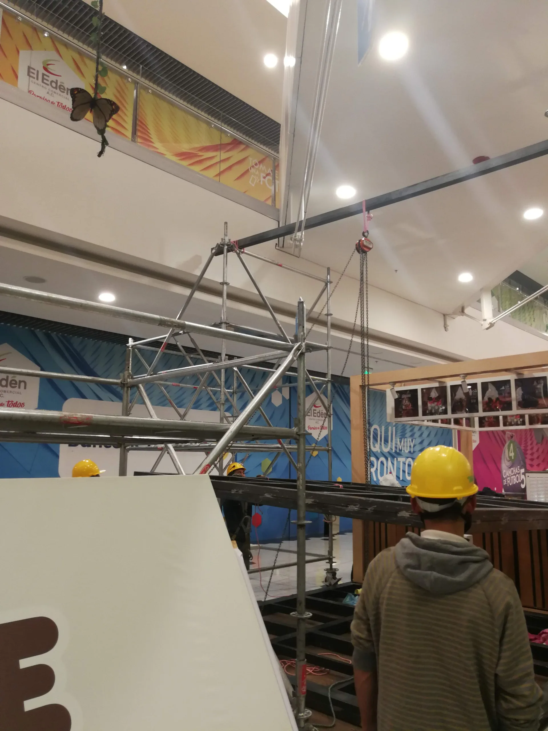 Obra civil y estructura de un proyecto de Mobelsa