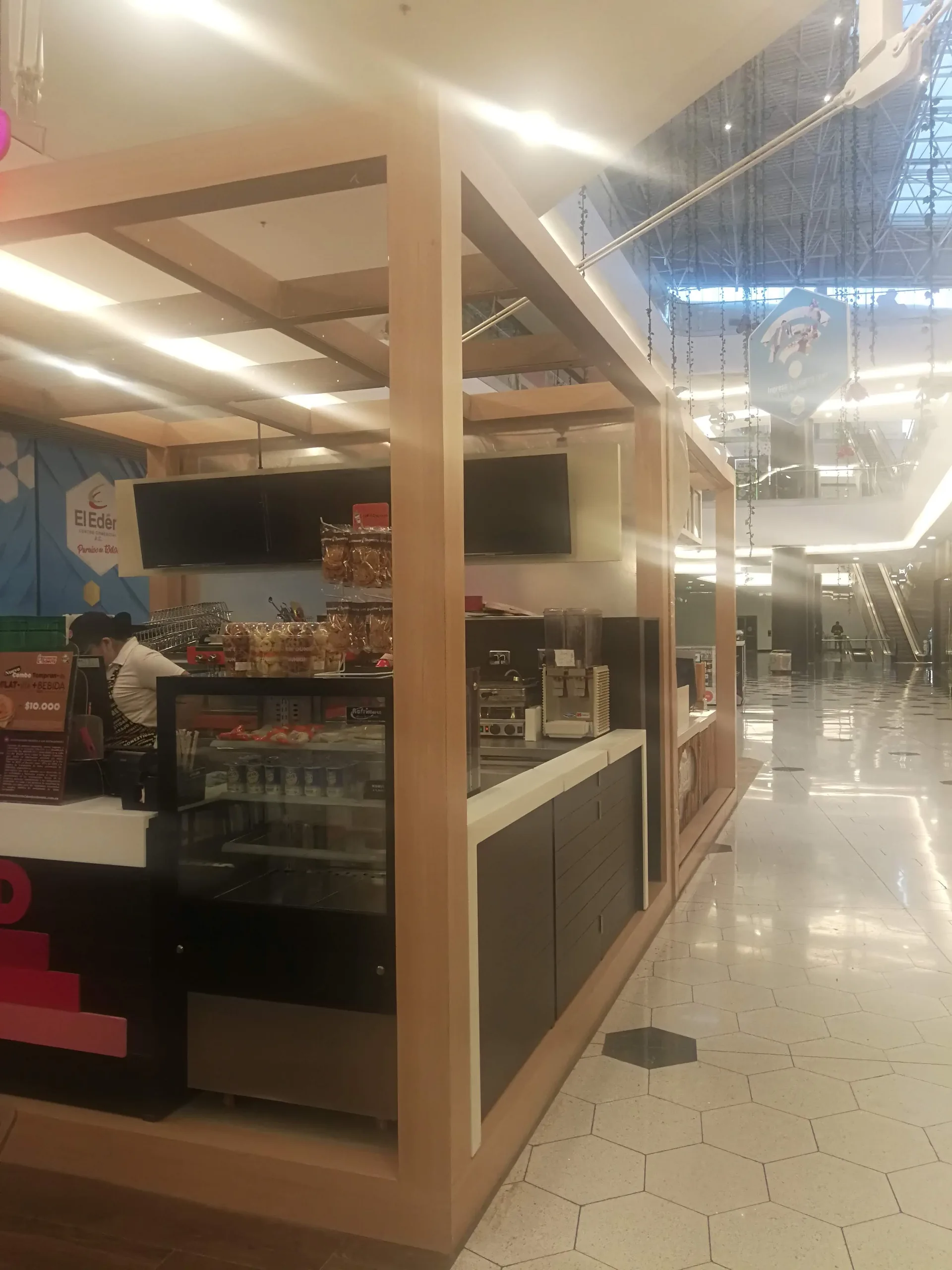 Proyecto comercial terminado por Mobelsa