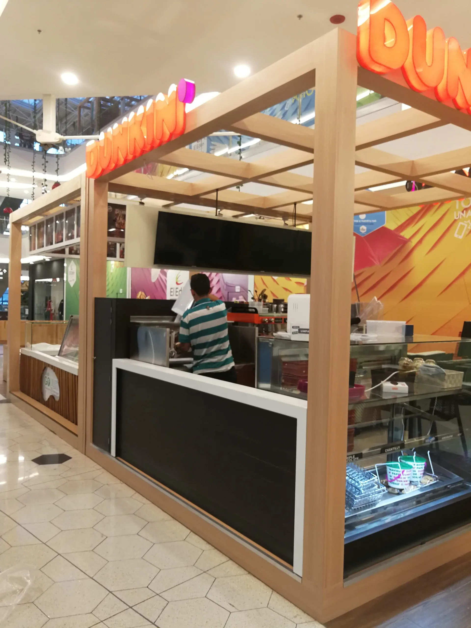 Local comercial terminado por Mobelsa